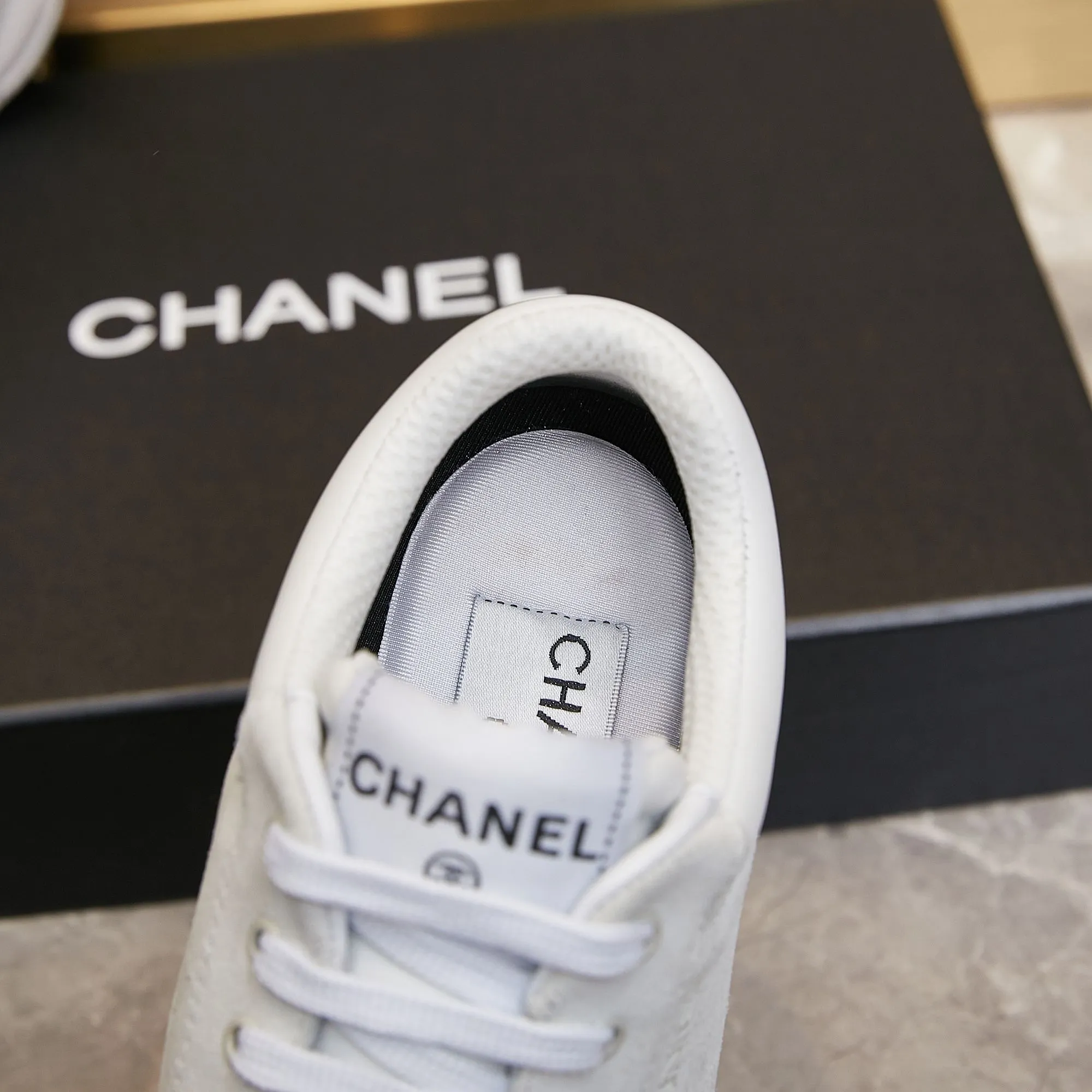 👟👟Ex-factory price 500👟👟 Chanel Chanel - 2023 counter top casual sports shoes This classic design; the upper is electro-embroidered with a variety of craftsmanship; the outsole is fashionable and sporty; it is extraordinary and incorporates a variety of color matching elements... The diversified mix and match is very beautiful and versatile, casual, fashionable, sports and outdoor can be taken into account... ꫛꫀꪝ Go➫ Material: ❶Upper is made of: Original imported cowhide ❷The inner lining is made of: original imported breathable mesh ❸Outsole is based on: original TPU combination outsole Special counter boutique packaging complete set for women 35–41